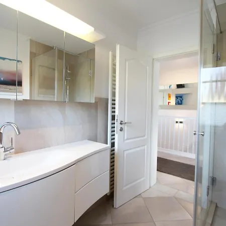 Sueder Wung 12, App 1 *